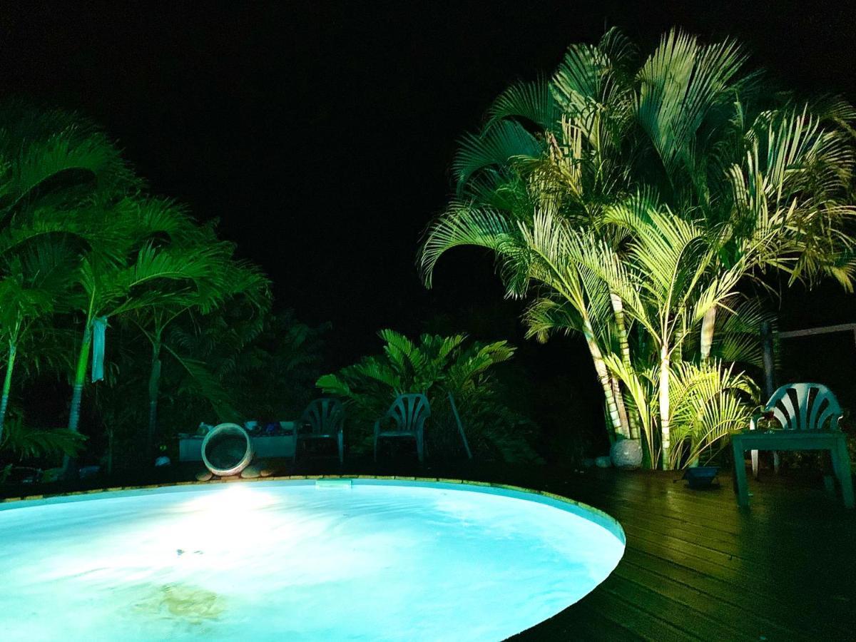 LODGE PAMPLEMOUSSE avec PISCINE privative , dans parc calme à 500 m plage Le Carbet Esterno foto